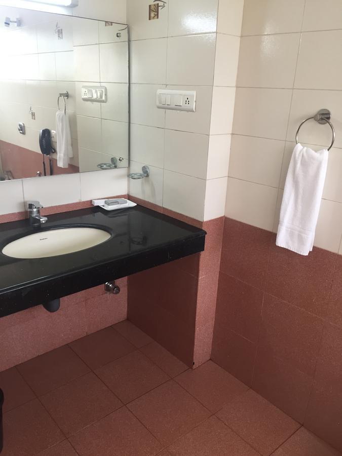 Sea Queen Hotel Кожикод Екстериор снимка